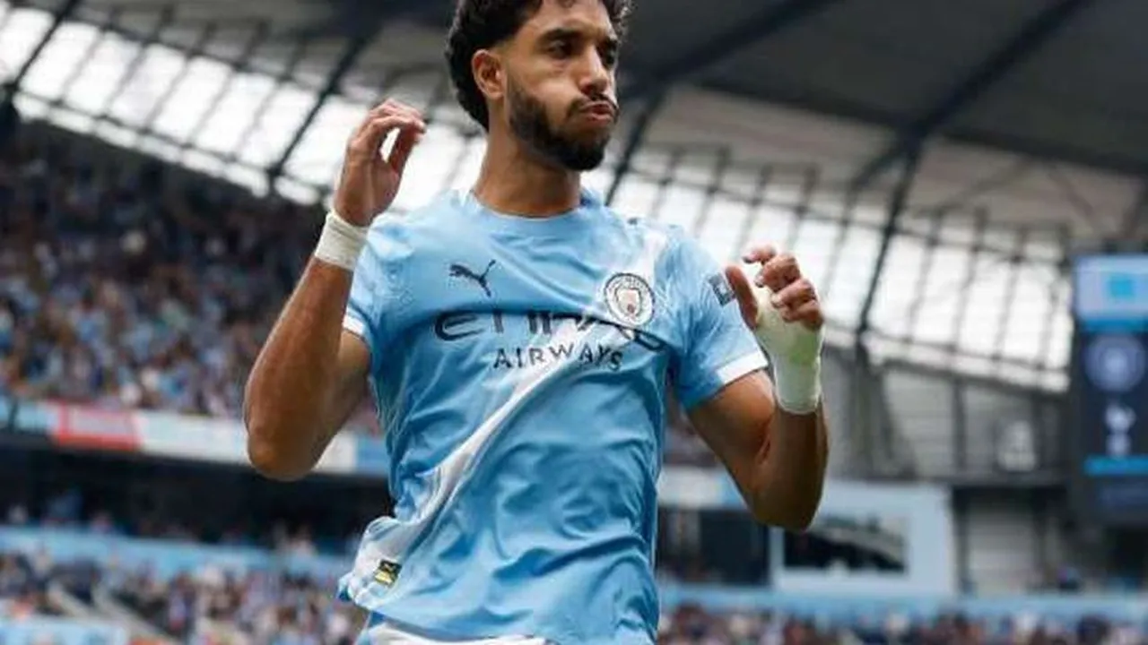 عمر مرموش يترقب فرصته على دكة بدلاء مانشستر سيتي أمام ريال مدريد